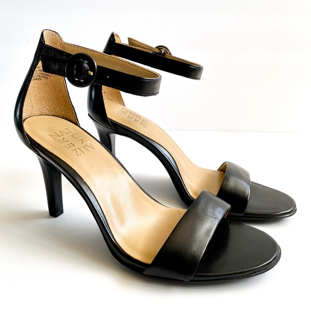 Naturalizer Kinsley Ankle Strap Sandal 6.5 Wide